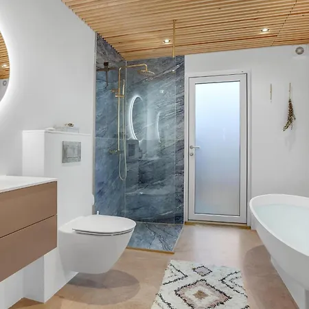 펜션 4 Bedroom Cozy In