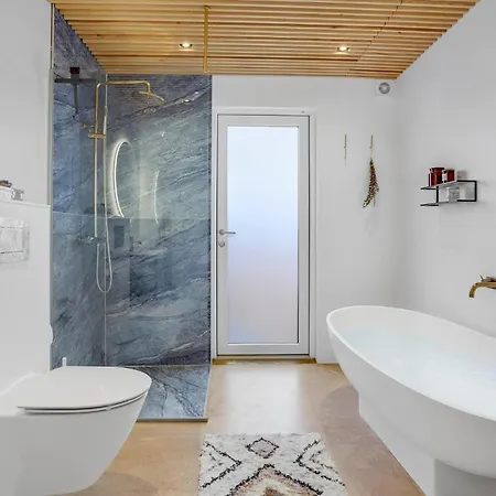 4 Bedroom Cozy In *