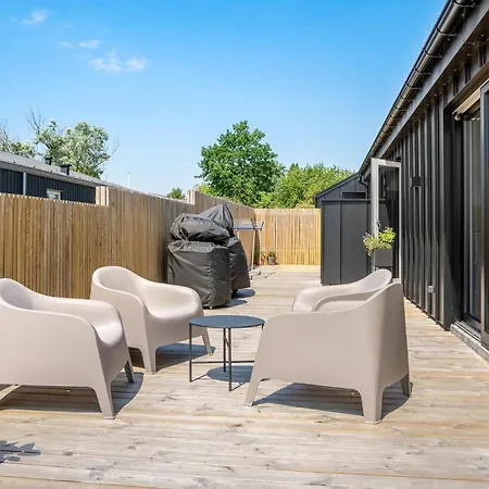 4 Bedroom Cozy In 펜션 *