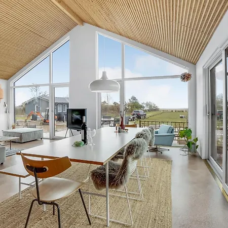 4 Bedroom Cozy In Tatil Evi Haderslev